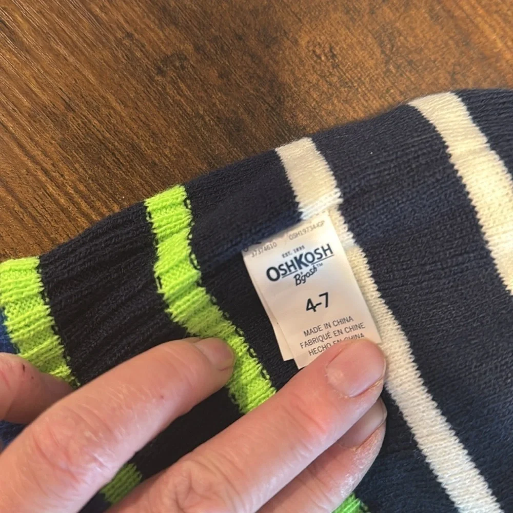 Reservable Osh Kosh Winter Hat Dinosaur lime green blue size 4-7 age
